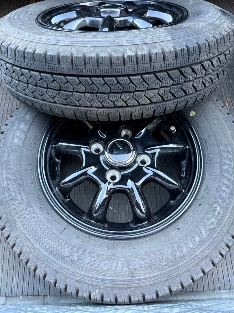 ブリヂストン スタッドレスタイヤ ブラックホイールセット