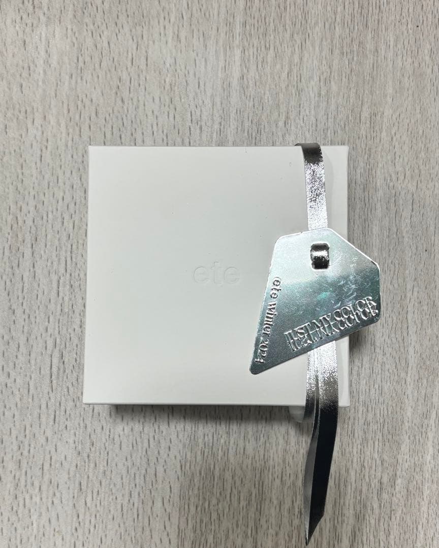 【ete】クレセントムーンネックレス シルバー　［ONLINE Limited］