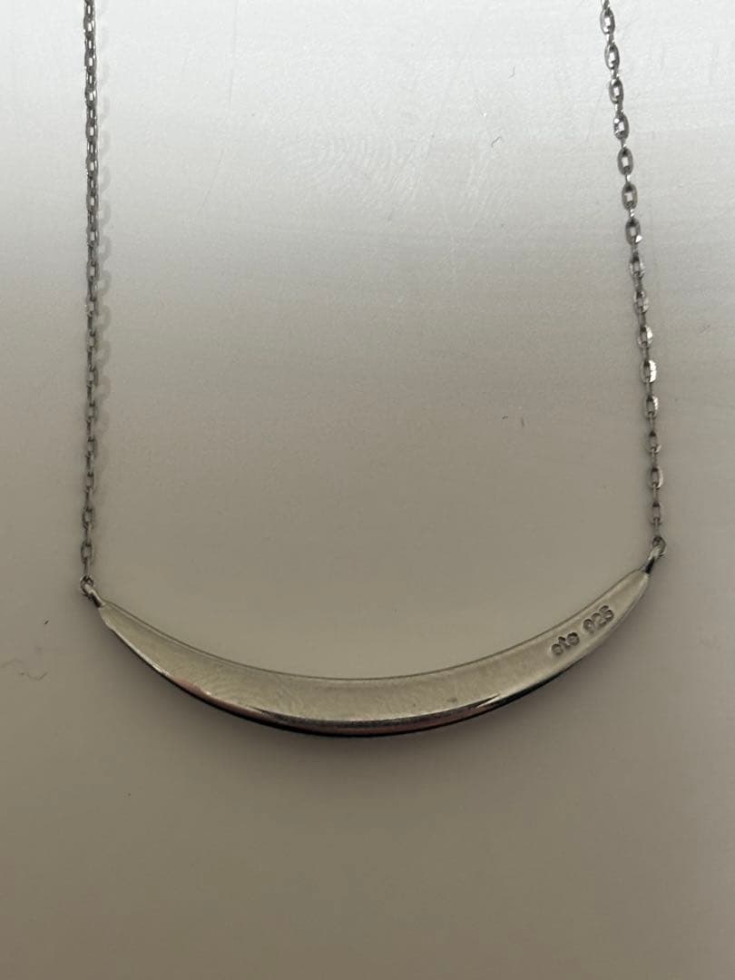 【ete】クレセントムーンネックレス シルバー　［ONLINE Limited］