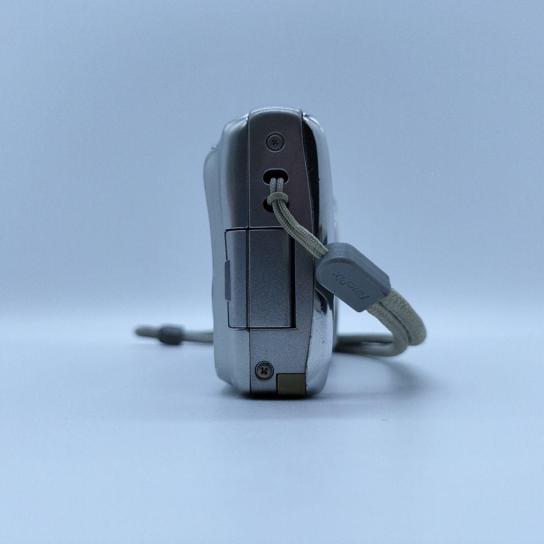 FUJIFILM FinePix F70 EXR シルバー デジカメ
