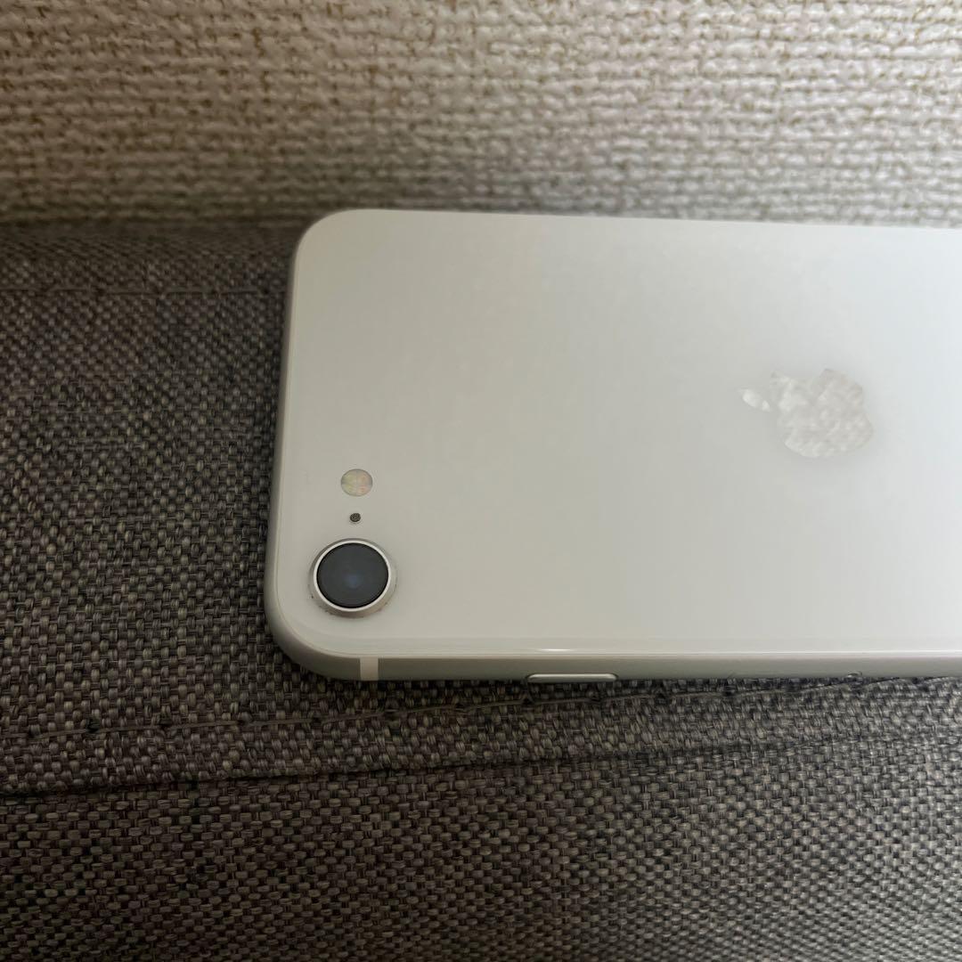 iPhone SE2 64GB ホワイト　本体　カバー付き　SIMフリー