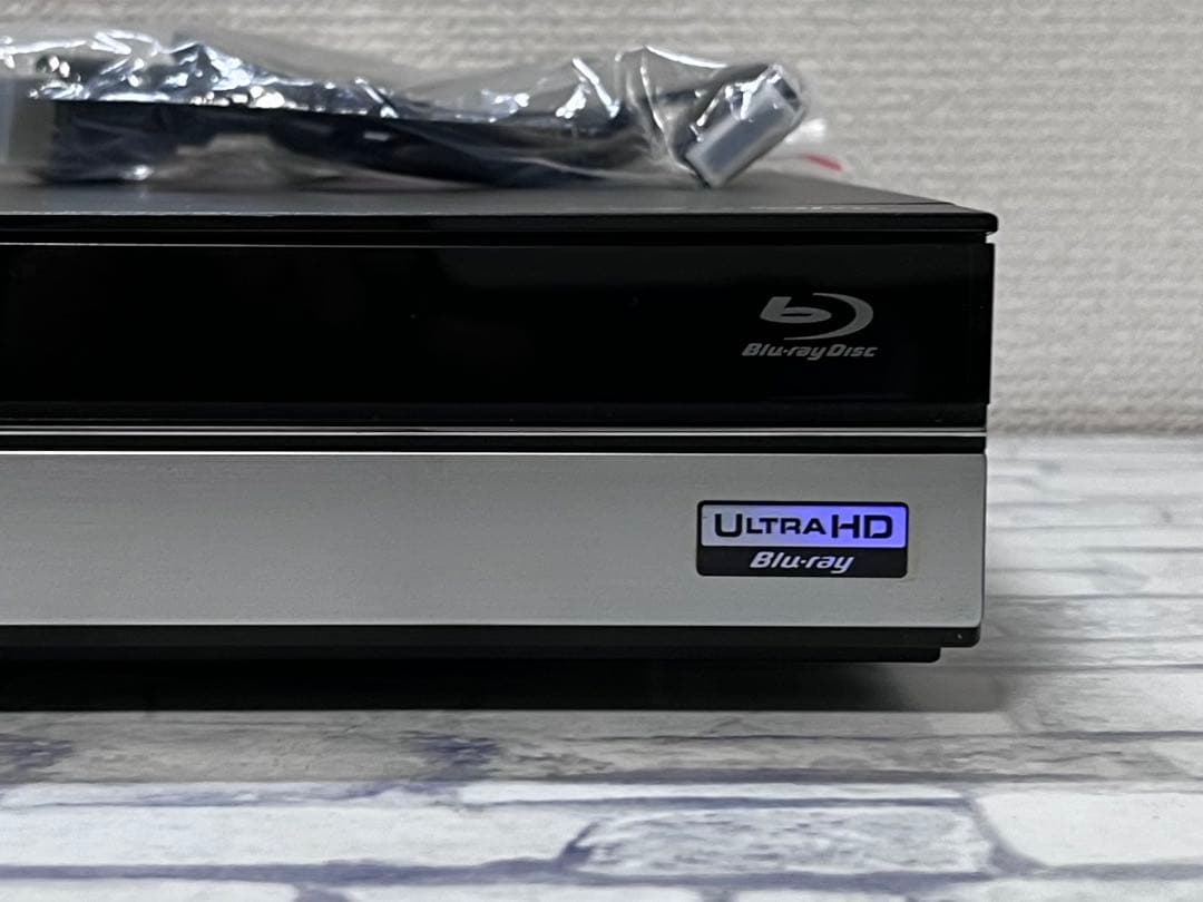 ULTRA HD 2TB 3番組録画　シャープBDレコーダー BD-UT2200