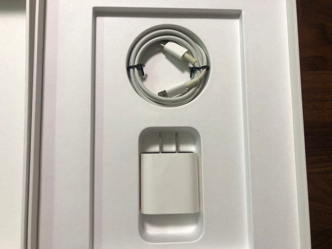 Apple iPad 第９世代　Wi-Fi 64GB シルバー　MK2L3J/A