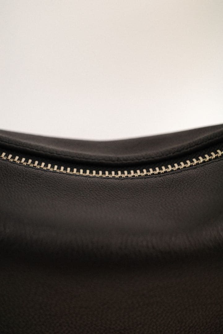 KEESE 黒 レザーショルダーバッグ ジップ Sサイズ ユニセックス