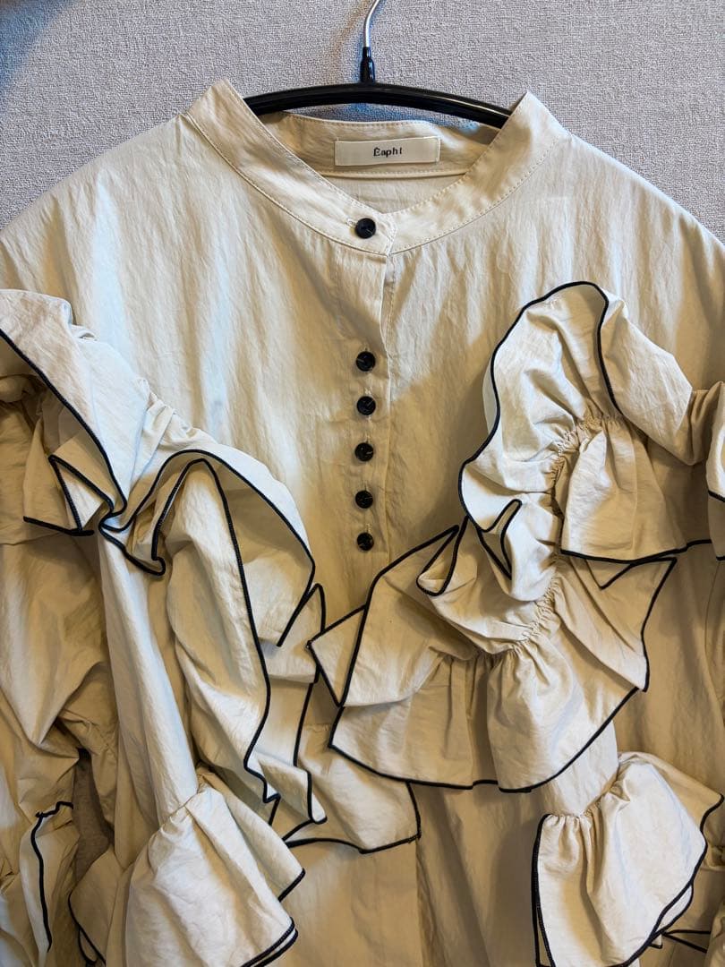 トップス Eaphi FEELING FRILLS BLOUSE