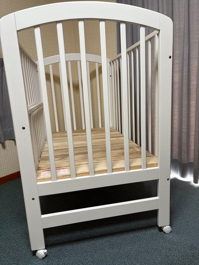 カトージ　ハイポジション ベビーベッド　すのこ、マットレス付