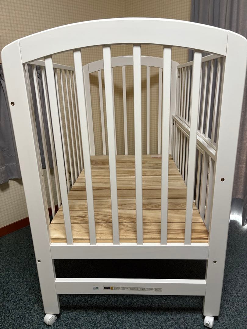 カトージ　ハイポジション ベビーベッド　すのこ、マットレス付
