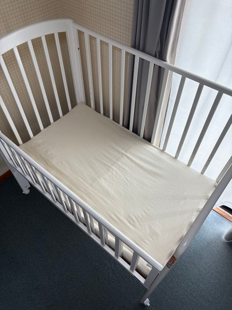 カトージ　ハイポジション ベビーベッド　すのこ、マットレス付