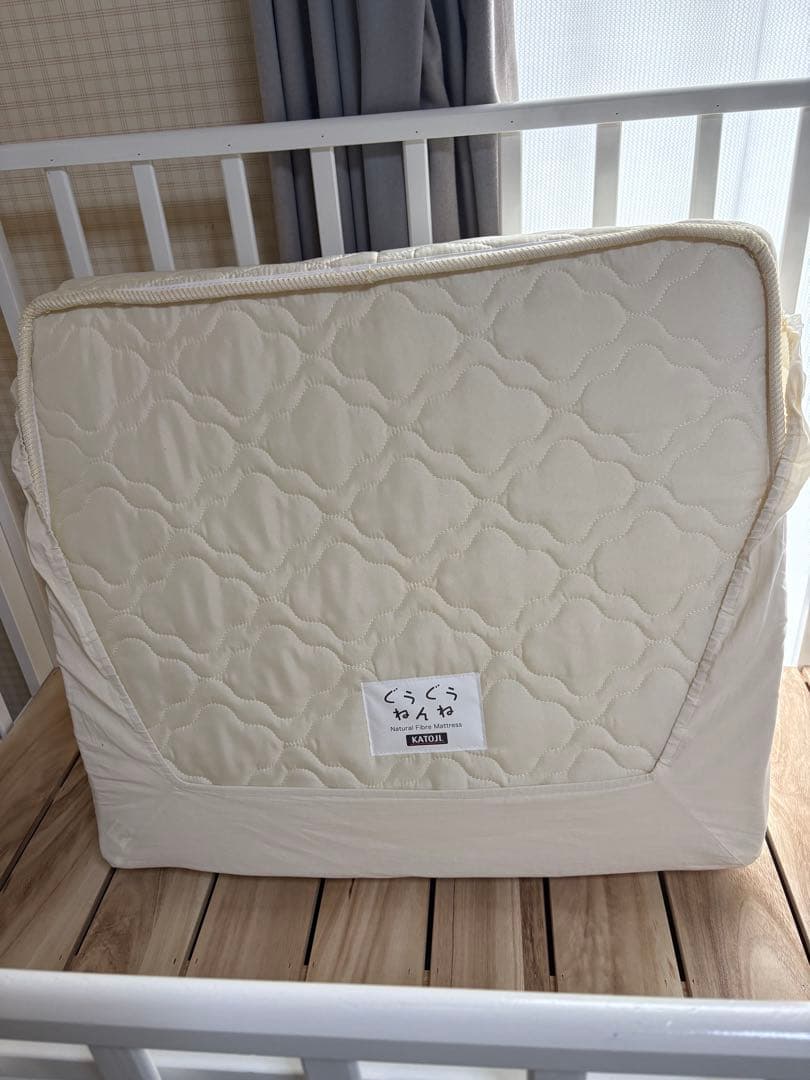 カトージ　ハイポジション ベビーベッド　すのこ、マットレス付