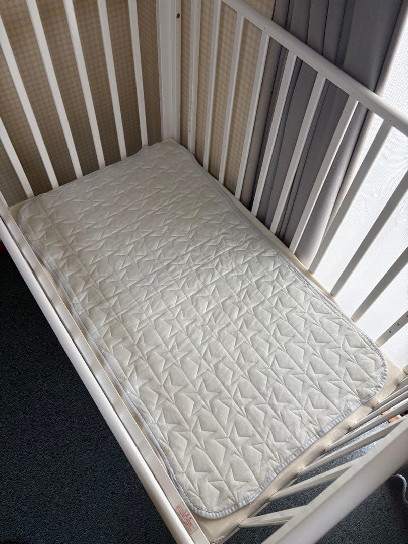 カトージ　ハイポジション ベビーベッド　すのこ、マットレス付