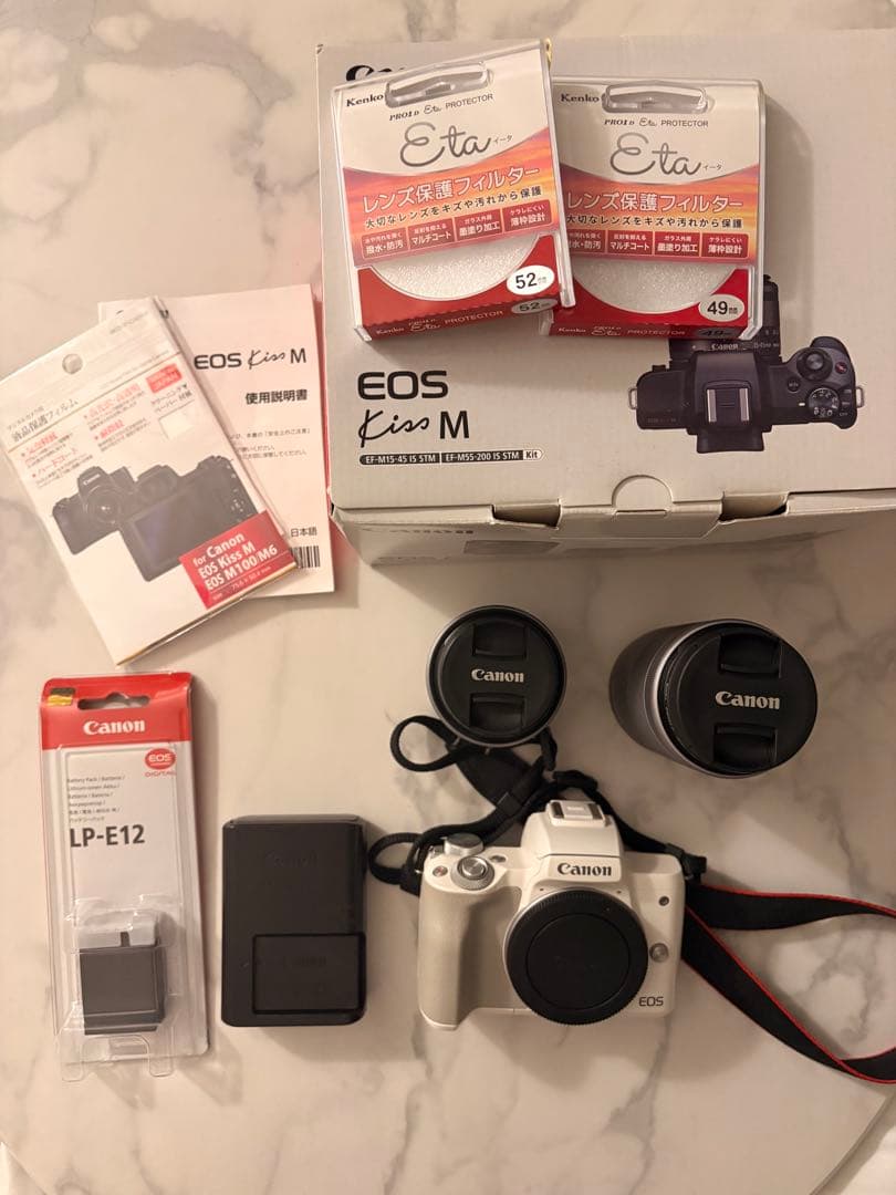 Canon EOS Kiss M ミラーレス一眼 本体とレンズ2本