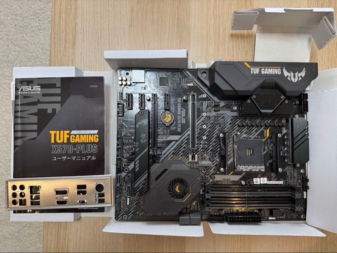ASUS TUF Gaming X570-PLUS マザーボード（AM4）箱
