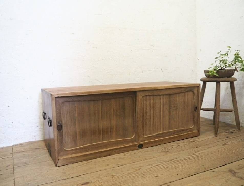 1078 ヴィンテージ　ロータイプの収納棚　サイドボード　ローボード　レトロ