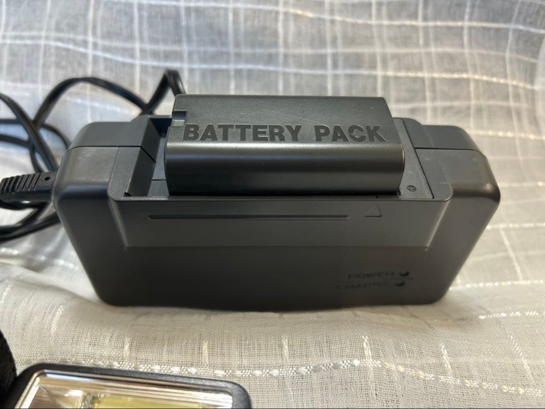 超遠望レンズ‼️ Nikonの一眼レフカメラ　Sigmaレンズフラッシュバッテリー