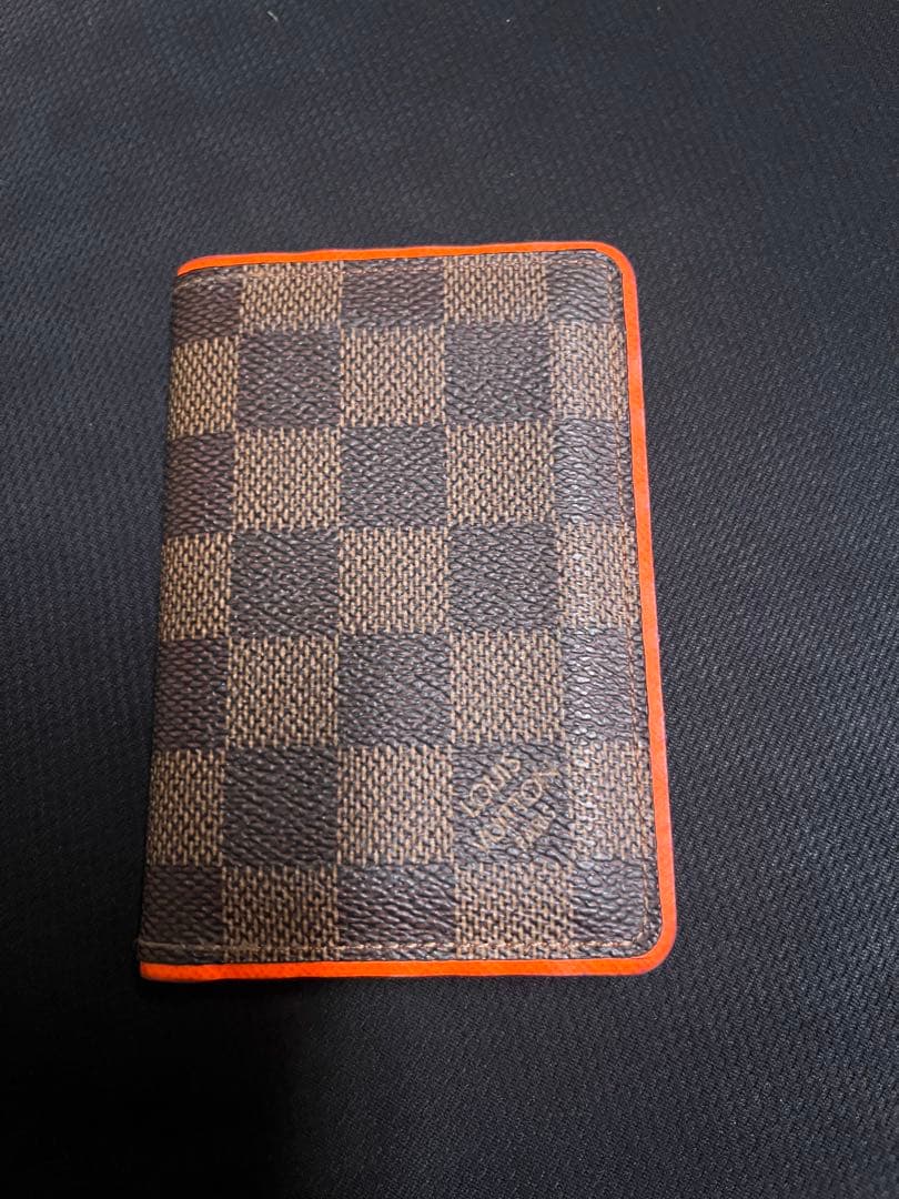 ルイヴィトン二つ折り名刺入れ