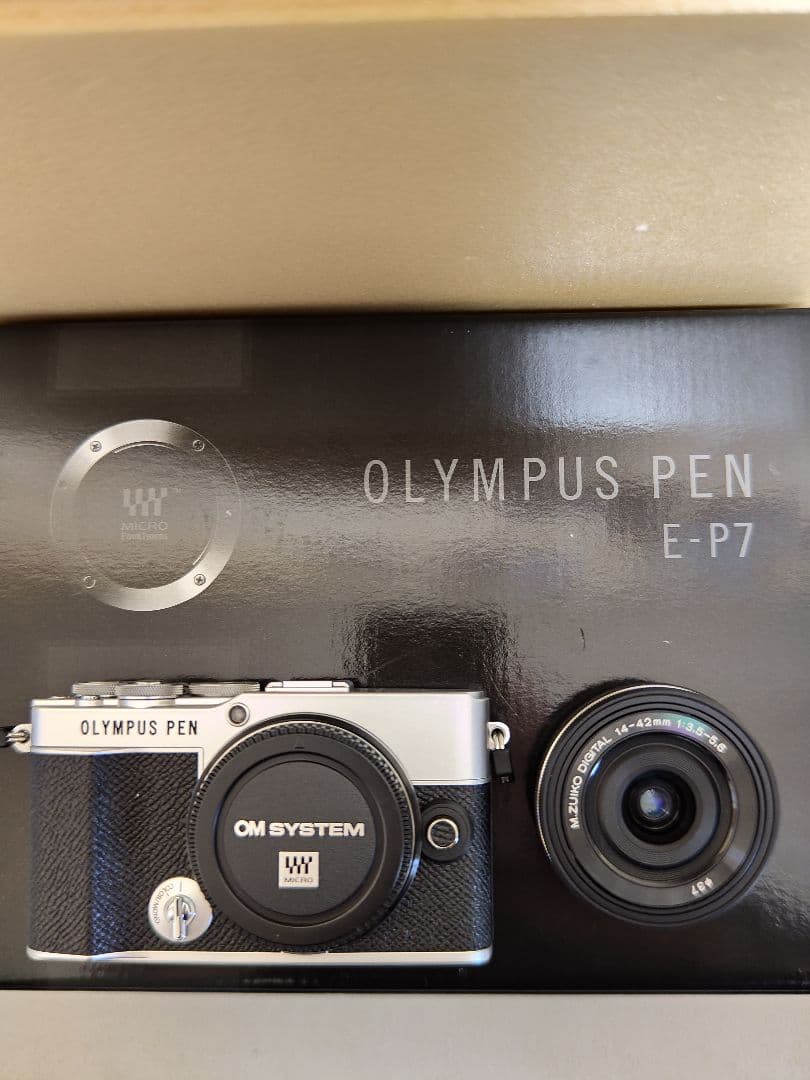 OLYMPUS PEN E-P7 ミラーレスカメラ　ほぼ新品です