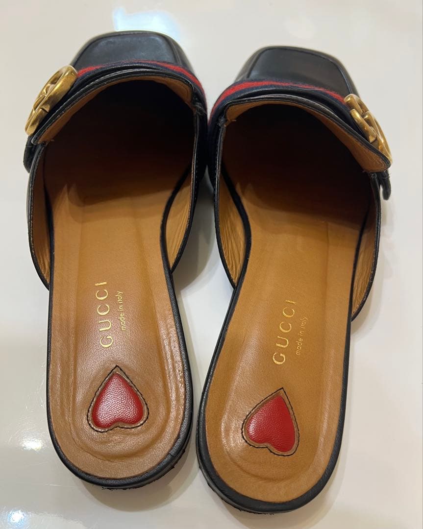 GUCCI ブラック スクエアトゥ ミュール