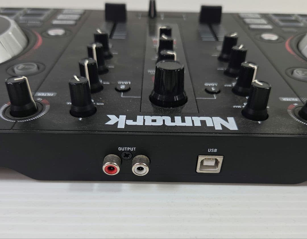 Numark Mixtrack Platinum 4デッキDJ