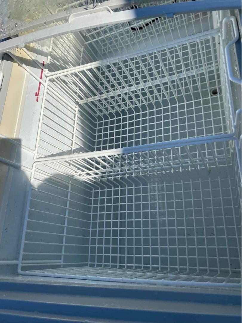 ホワイト冷凍庫 ガラス蓋付き