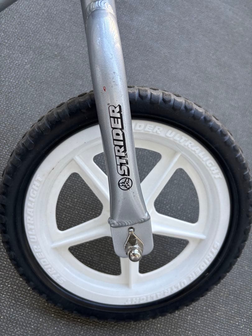 【送料込み】ストライダー プロ　軽量 アルミ シルバー　公式専用キャリーバッグ付