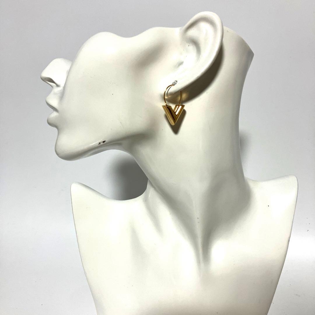 LOUIS VUITTON エッセンシャルv フープピアス