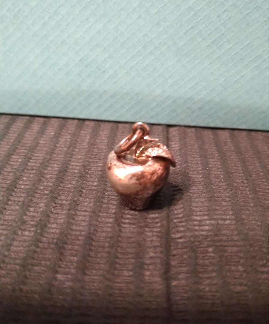 ティファニー　アップルチャーム