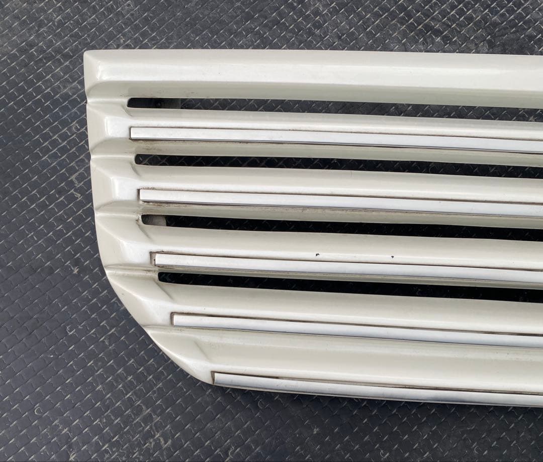 N-BOX シルクブレイズ　ホワイト　フロントグリル