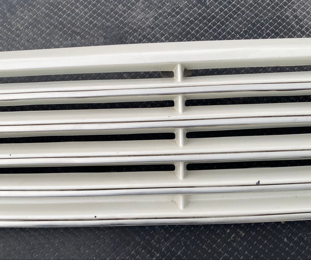 N-BOX シルクブレイズ　ホワイト　フロントグリル