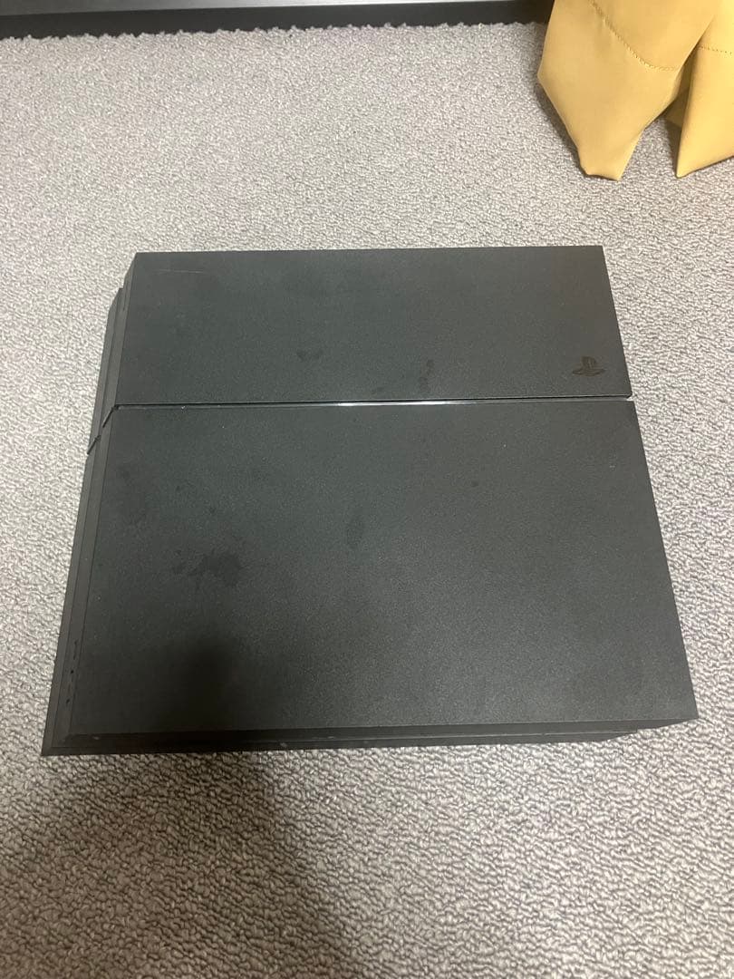 PlayStation 4 本体 + 赤いコントローラー + ヘッドセット