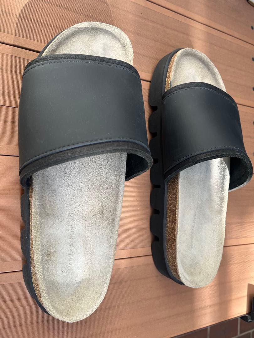 Hender Scheme caterpillar かまぼこサンダル