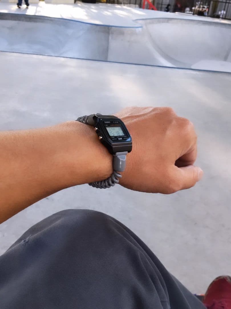 CASIO　F-91WB-1AJF 新品　オマケのコイルバンド付き