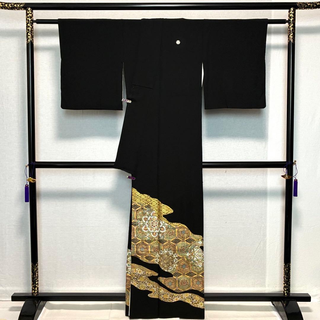 D93 黒留袖 華文 金彩 正絹 着物 袷 美品