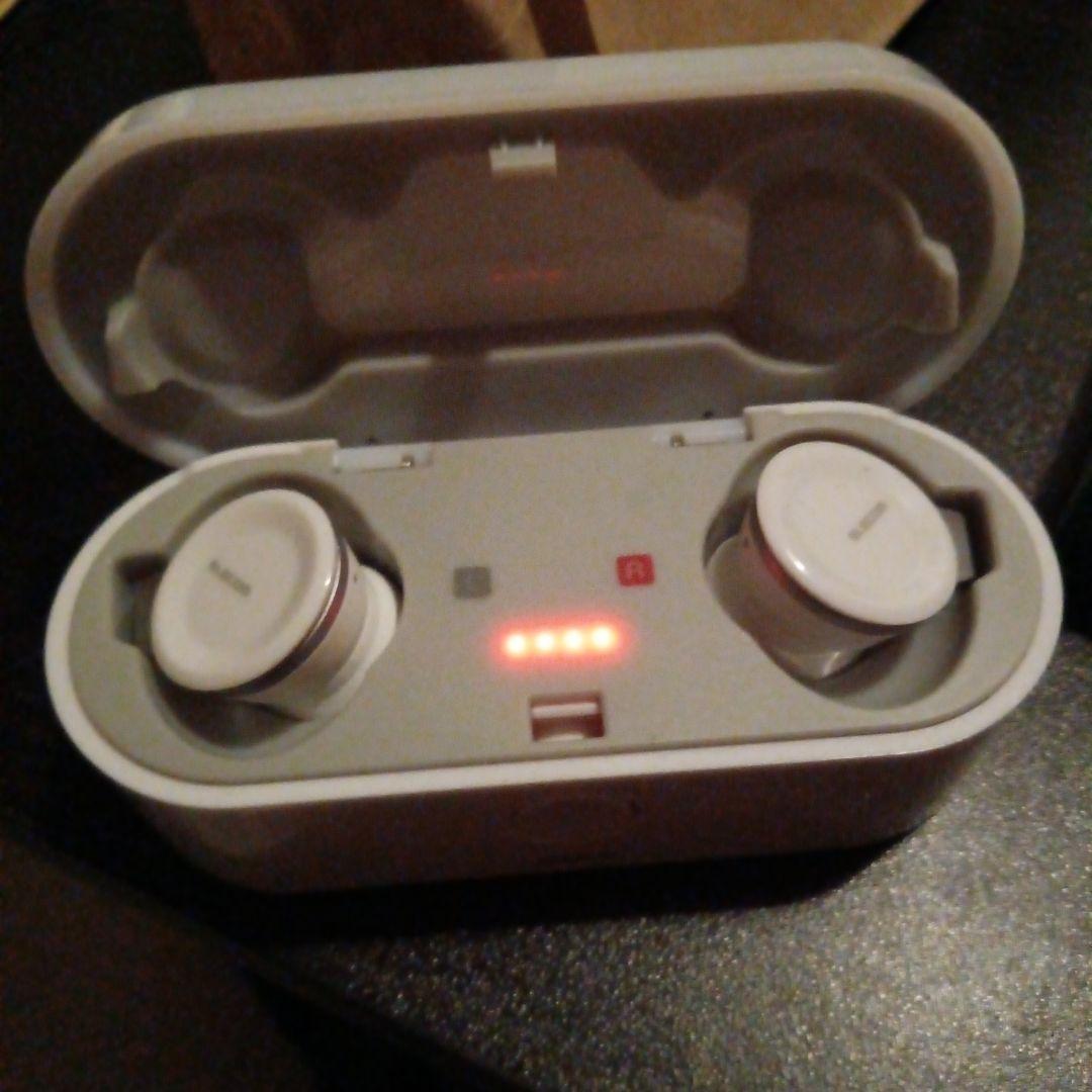 ワイヤレスイヤホン ホワイト 充電ケース付き