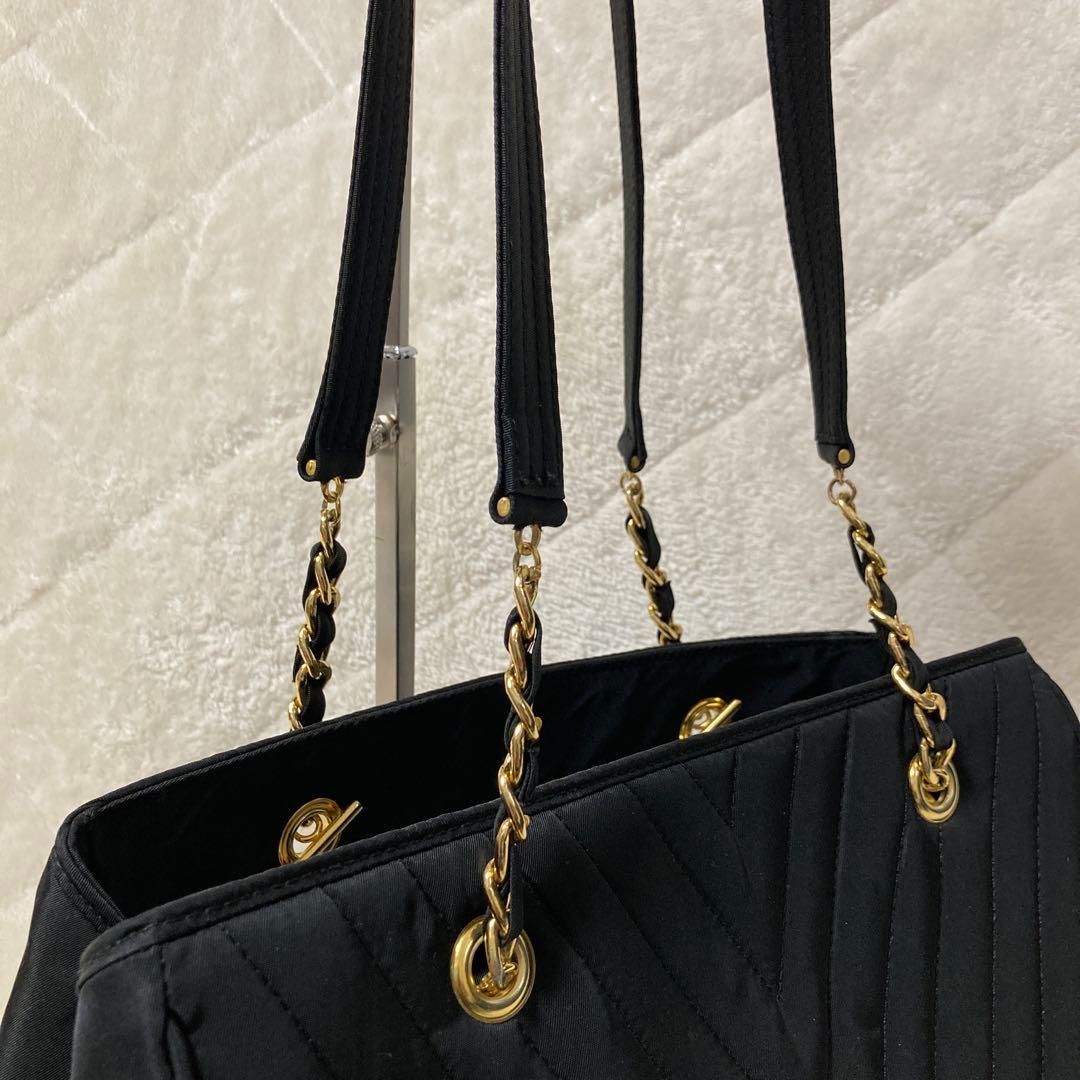 美品　ヴァレンティノ　チェーンショルダーバッグ　キルティング　インナーバッグ　黒