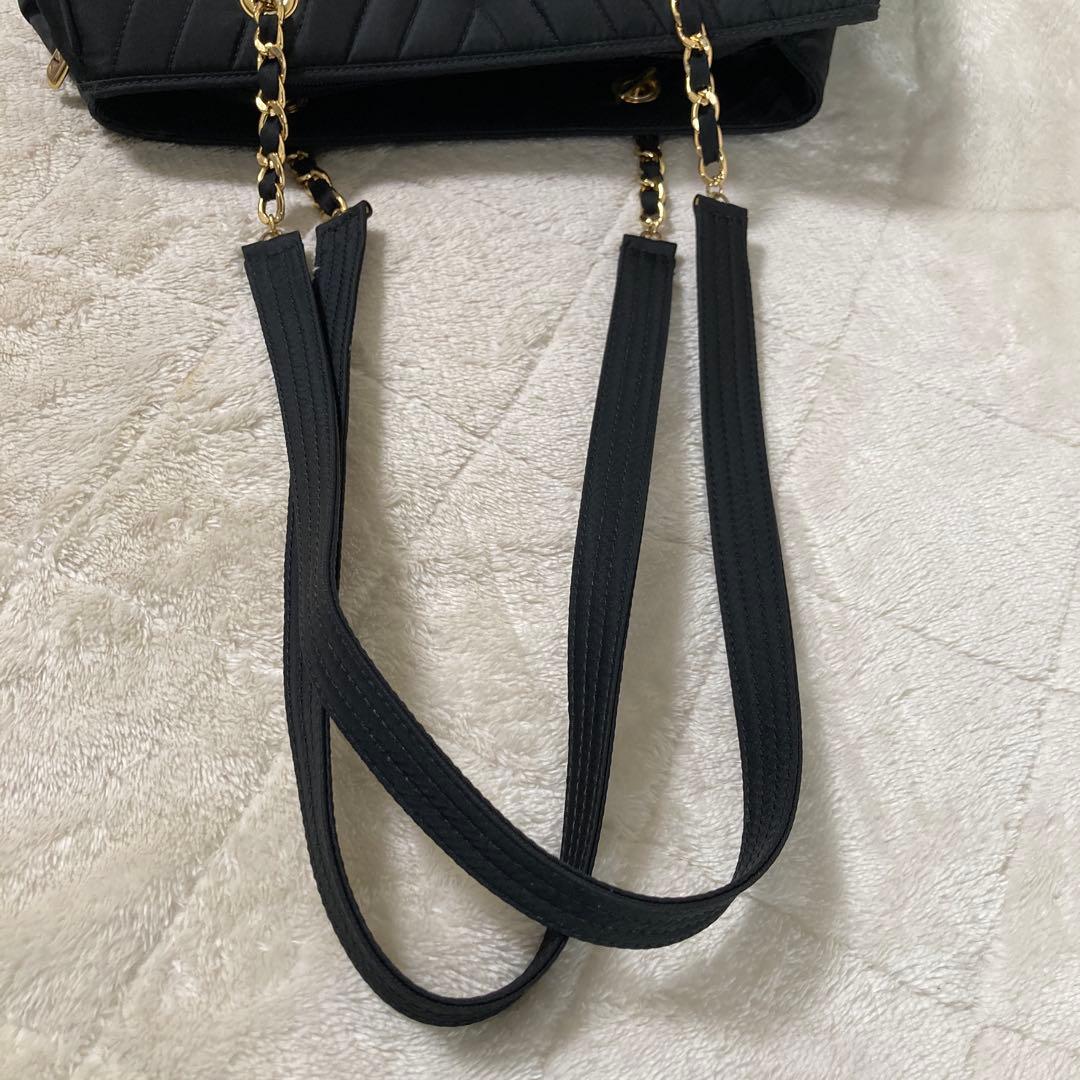 美品　ヴァレンティノ　チェーンショルダーバッグ　キルティング　インナーバッグ　黒