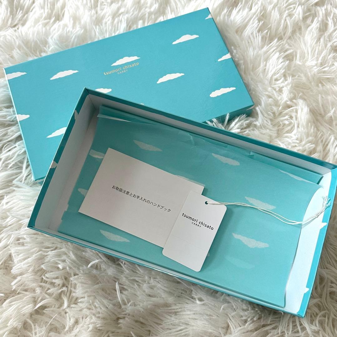 未使用品✨ツモリチサト 長財布 ラウンドジップ 総柄 刺繍 レザー 白