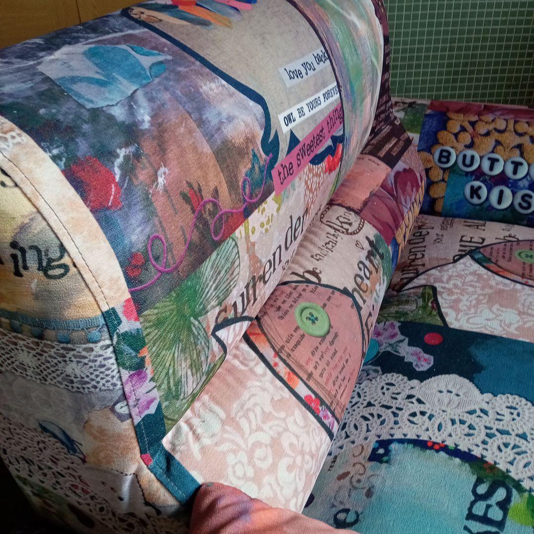 斬新カラフルポップ　パッチワーク柄　カウチソファー　共布クッション付き