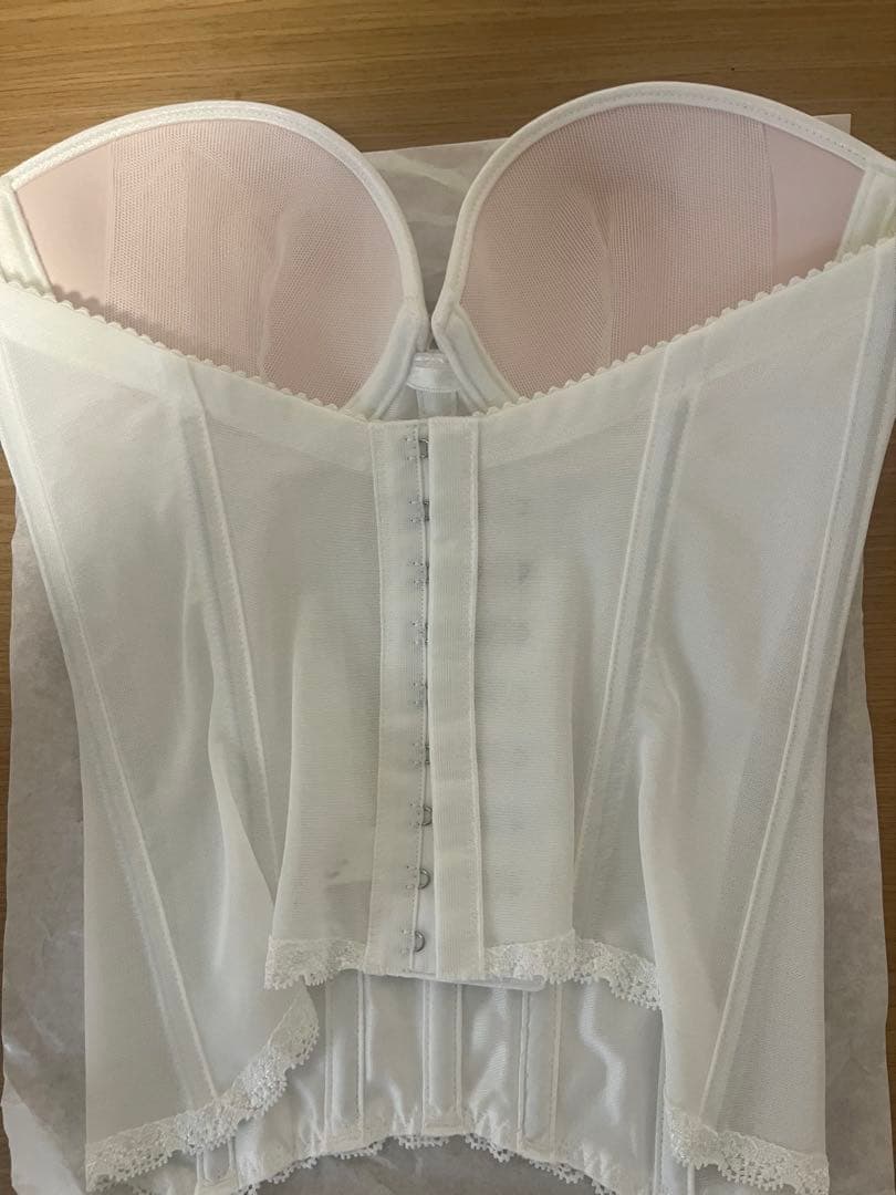 な　KURAUDIA ホワイト コルセットとショーツ セット