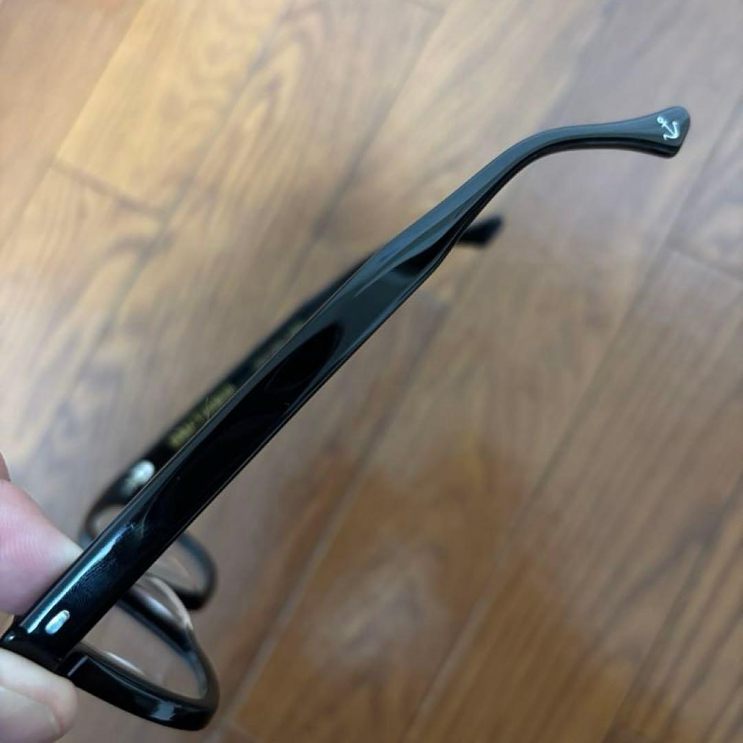 イーブルアクト　ヘンダーソン　ブラックフレームX調光レンズ