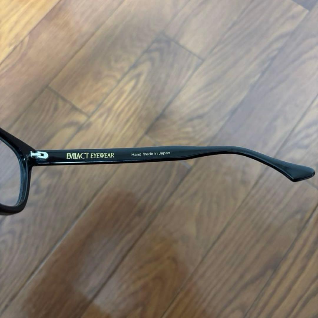 イーブルアクト　ヘンダーソン　ブラックフレームX調光レンズ