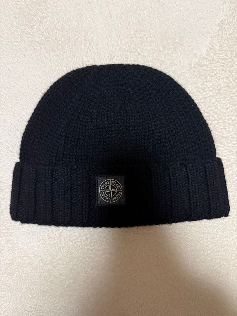 ストーンアイランド 黒 ニット帽