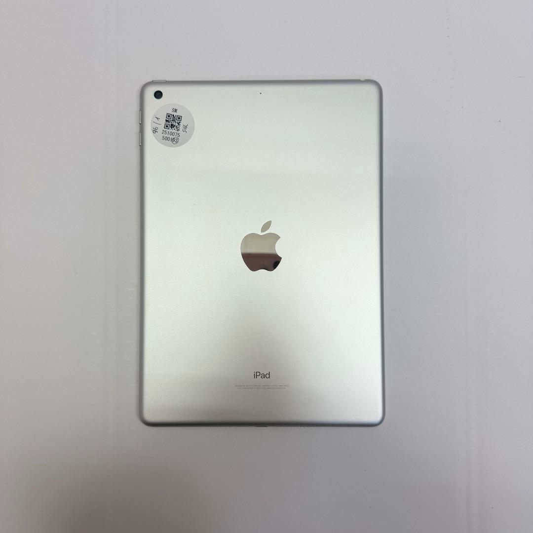 【ほぼ未使用】iPad 第5世代 32GB シルバー 充電回数1回