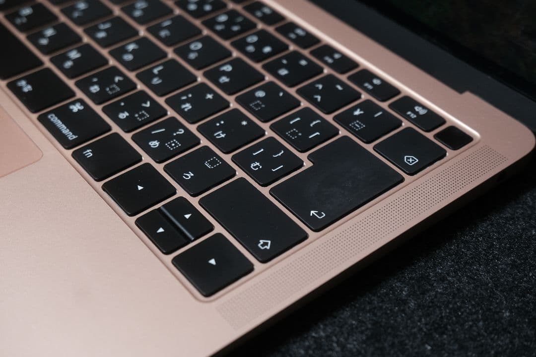 Macbook air 13インチ(2018)　ゴールド