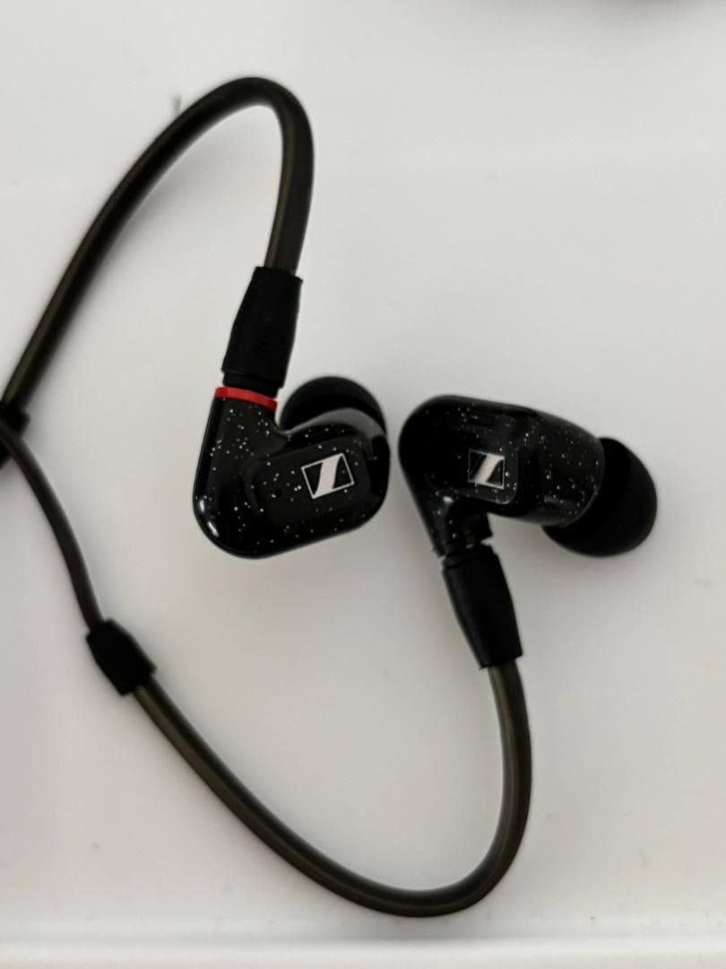 ゼンハイザー　IE 300 イヤフォン　有線