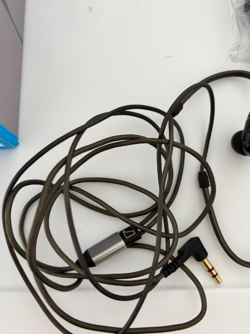 ゼンハイザー　IE 300 イヤフォン　有線