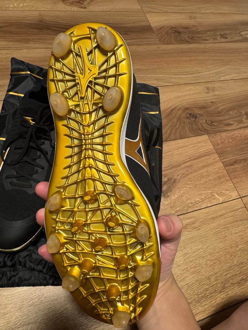 Mizuno ブラック ゴールド スパイクシューズ