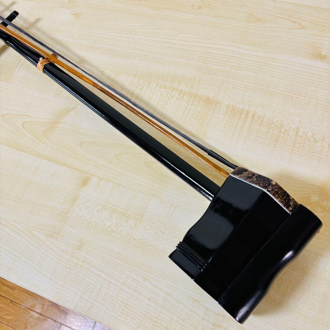【希少品】　二胡　蟒皮色木二胡　弦楽器　へビ皮　送料込み　ケース付き