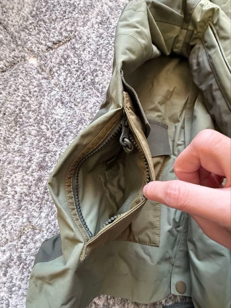 カ*♡様 Burton ウィメンズ スノーボードジャケット 防水フード付き カー