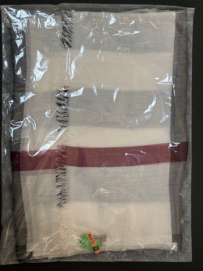 はるぼー様限定 おまとめ2点　【バーバリー】ストールとハンカチセット