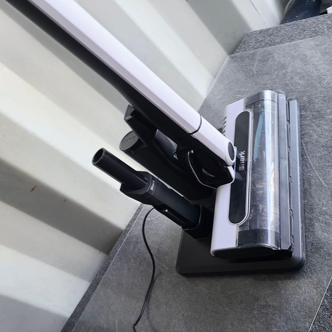 870激安早い者勝ち✨shark コードレススティッククリーナー